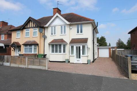 Palfrey Road, Wollaston, Stourbridge... 3 bed semi