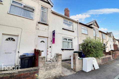 Dukes Crescent, Doncaster 3 bed terraced house for sale