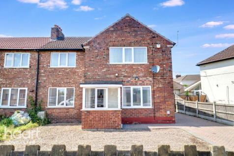 Broadway, Dunscroft, Doncaster 3 bed end of terrace house for sale