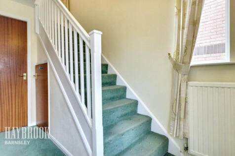 Middle Close, Darton 3 bed detached house for sale