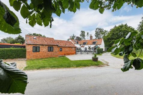 Main Home with Annexe on a Plot of... 7 bed detached house for sale