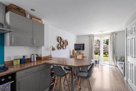 2 bedroom semi-detached house for sale