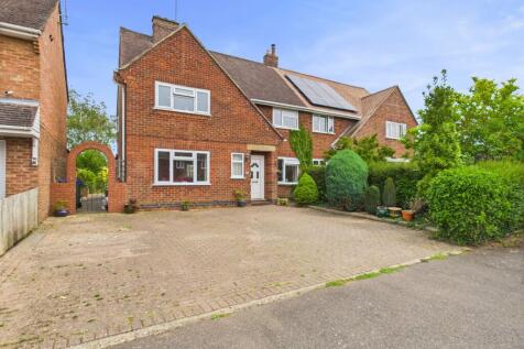 4 bedroom semi-detached house for sale
