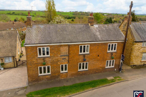 High Street, Braunston NN11 3 bed detached house for sale