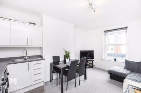 3 bedroom maisonette for sale