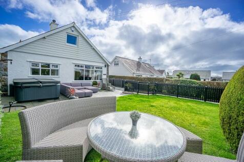4 bedroom detached bungalow for sale