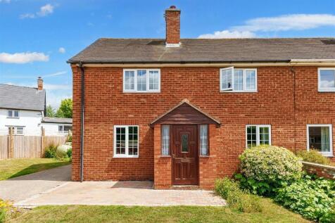 St. Giles Road, Warwick CV35 3 bed semi