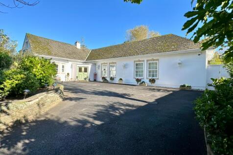 4 bedroom bungalow for sale