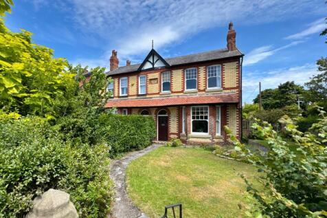 5 bedroom semi-detached house for sale