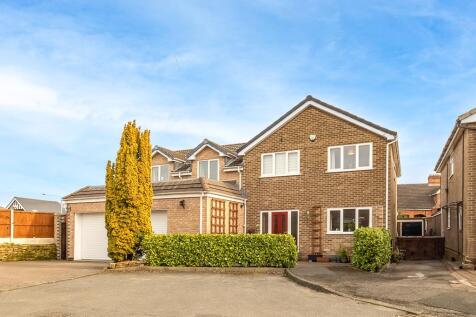 5 bedroom detached house for sale
