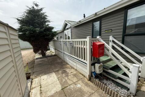2 bedroom lodge for sale