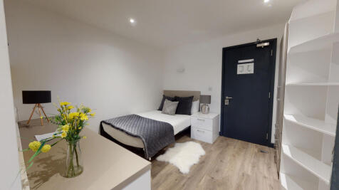 Studio flat for sale