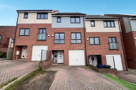 3 bedroom town house for sale