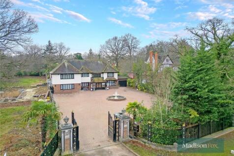 6 bedroom detached house for sale
