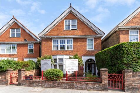 Upper Richmond Road West, London, SW14 3 bed apartment for sale