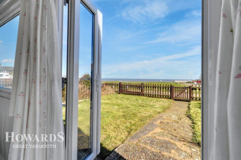 Little Scratby Crescent, Scratby 3 bed detached bungalow for sale
