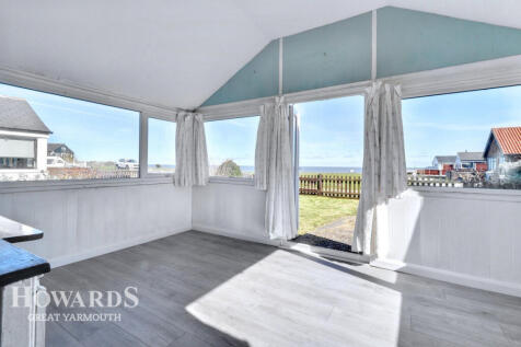 Little Scratby Crescent, Scratby 3 bed detached bungalow for sale