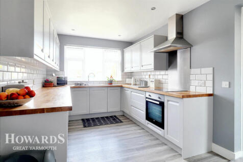 St Edmunds Road, Acle 2 bed detached bungalow for sale