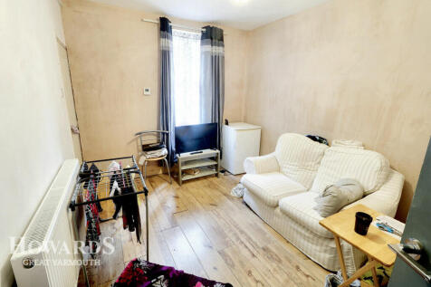 Wellington Road, Great Yarmouth 2 bed terraced house for sale