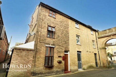 Wellington Road, Great Yarmouth 2 bed terraced house for sale