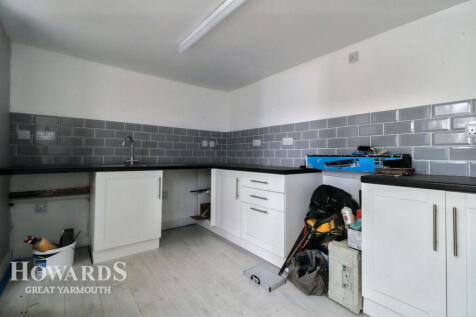 South Market Road, Great Yarmouth 2 bed terraced house for sale