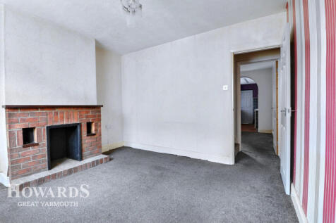 East Road, Great Yarmouth 3 bed terraced house for sale