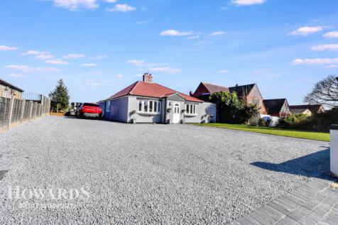 Winterton Road, Hemsby 4 bed detached bungalow for sale