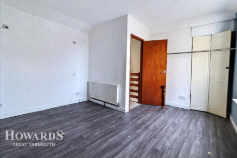 Kent Square, Great Yarmouth 2 bed end of terrace house for sale