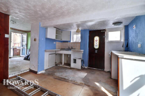 Kent Square, Great Yarmouth 2 bed end of terrace house for sale
