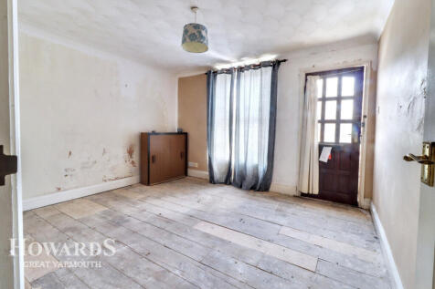 North River Road, Great Yarmouth 3 bed terraced house for sale