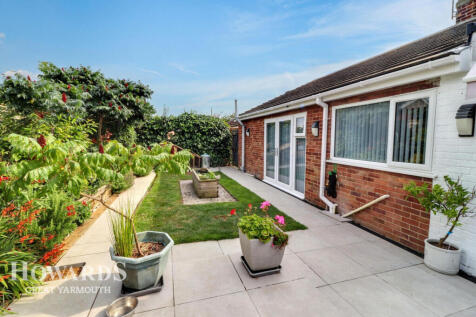 2 bedroom detached bungalow for sale