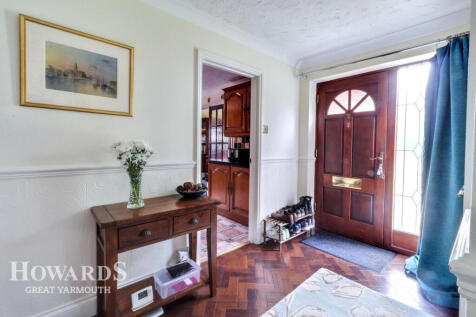 Common Road, Hemsby 4 bed detached bungalow for sale