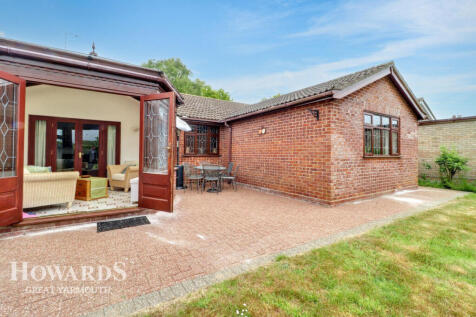 Common Road, Hemsby 4 bed detached bungalow for sale