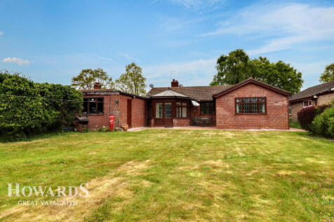 Common Road, Hemsby 4 bed detached bungalow for sale