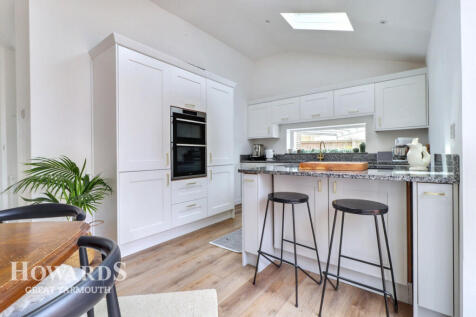 Meadow Rise, Hemsby 3 bed detached bungalow for sale