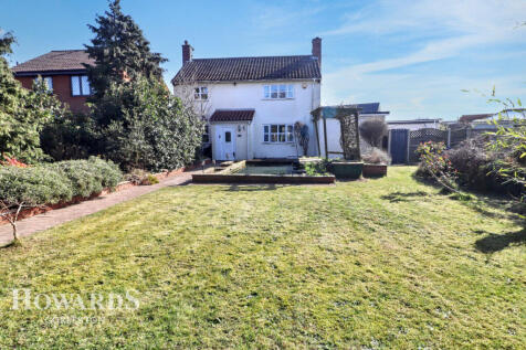 Beccles Road, Bradwell 4 bed detached house for sale