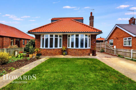 Gournay Avenue, Gorleston 4 bed chalet for sale