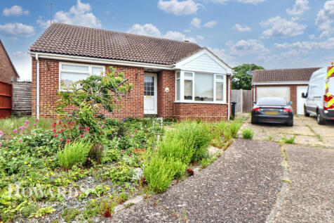 Noel Close, Hopton 3 bed detached bungalow for sale