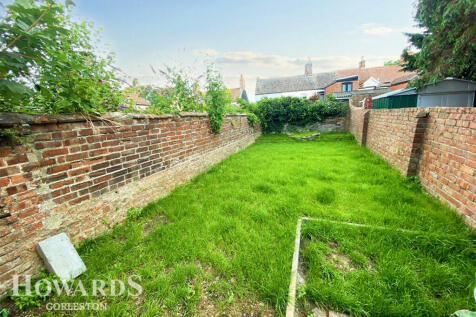 Terraced house for sale