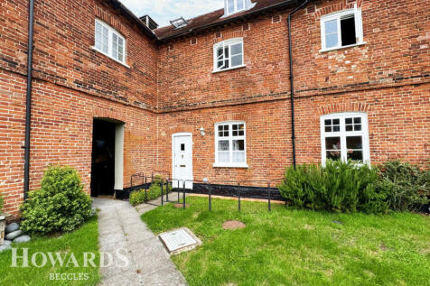 Viewpoint Mews, Shipmeadow, Beccles 4 bed character property for sale