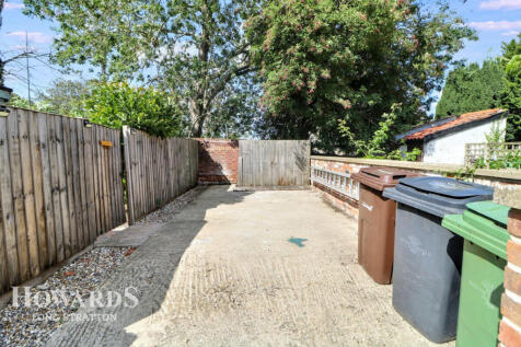Ipswich Road, Long Stratton 3 bed end of terrace house for sale