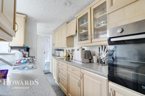 Norwich Road, Lowestoft 3 bed terraced house for sale