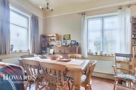 Yarmouth Road, Lowestoft 4 bed detached house for sale