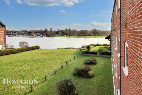Swonnells Court, Oulton Broad 2 bed flat for sale