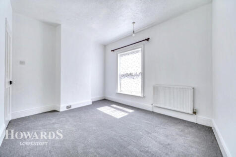 Love Road, Lowestoft 3 bed terraced house for sale