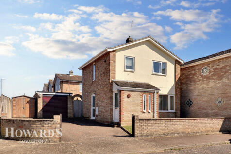 Cotswold Way, Lowestoft 3 bed detached house for sale