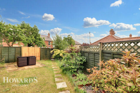Somerton Avenue, Lowestoft 2 bed end of terrace house for sale