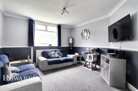 Somerton Avenue, Lowestoft 2 bed end of terrace house for sale