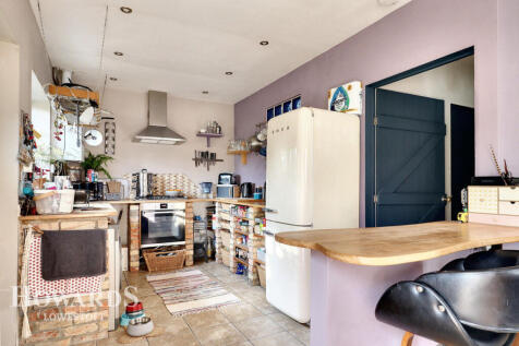 3 bedroom semi-detached bungalow for sale