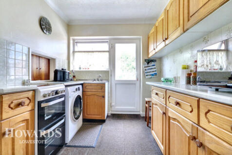 Orford Drive, Oulton Broad 3 bed detached bungalow for sale